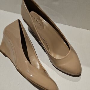 Bandolino Women's Tan Wedge Shoes Size 7